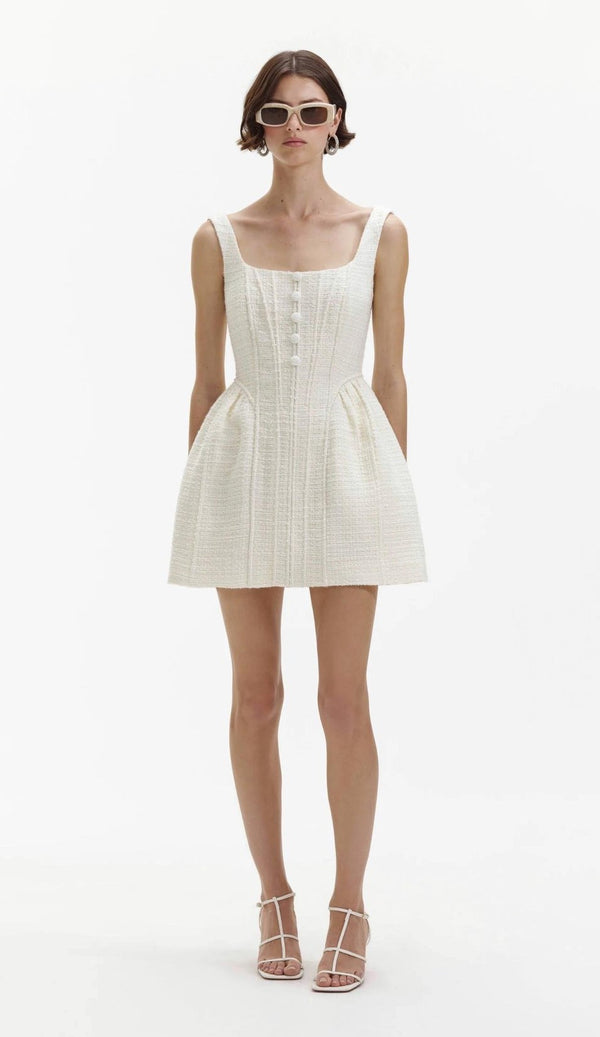 Askılı Düğme Detaylı Beyaz Mini Tasarım Elbise